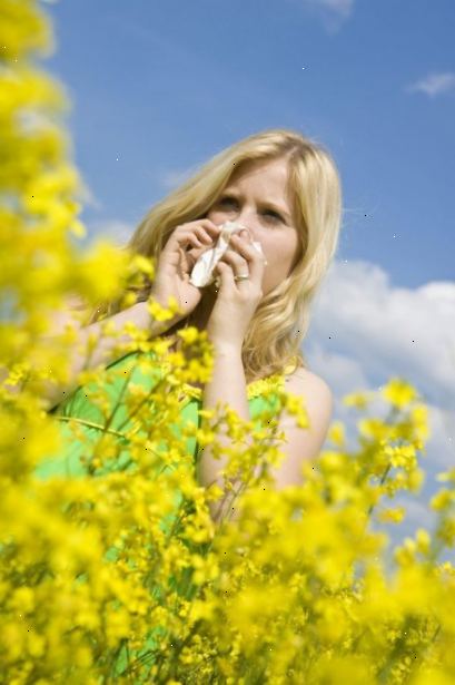 Hvordan få nesen til å slutte å kjøre med allergier. Bruk en saltvann nesespray.