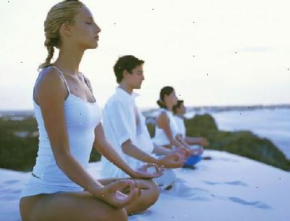 Hvordan å slappe av med yoga