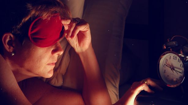 Hvordan å stoppe søvnløshet. Se familien din lege for en rutinekontroll, hvis du lider av søvnløshet.