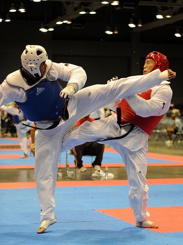 Hvordan å utføre de viktigste spark i taekwondo. Lære og forstå den eksakte delen av foten som er brukt og brukes for kick.