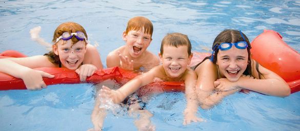 Hvordan lære svømme leksjoner for barn. Husk sikkerheten først.