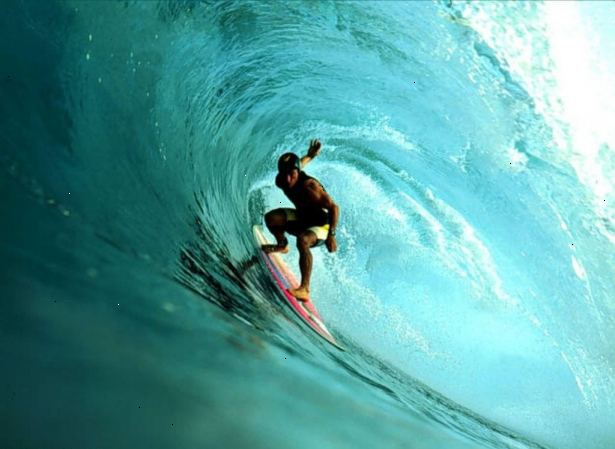Hvordan å surfe en bølge. Kjøp et surfebrett med bånd.