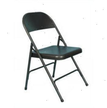 Hvordan lage og bruke bryting våpen. Ta stolen ved bena, slik at den ikke utfolde seg ikke ved påvirkning (dette er testet av brytere svingete opp for en stol skutt av banging stolen på matten).