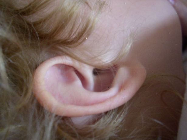 Hvordan fjerne vann fra ørene. Sørg for at det er vann i ørene.