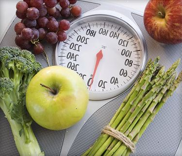Hvordan å miste vekt trygt. Begynne med å ta en titt på hvordan du spiser.