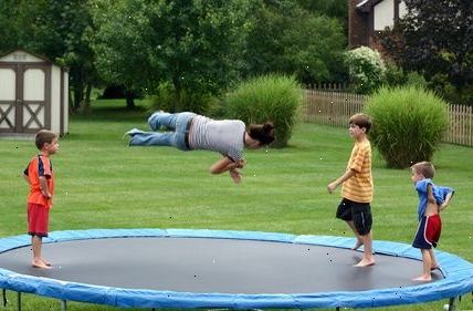 Hvordan gjøre trampoline triks. Lær det viktigste trampoline grunnleggende trekk.