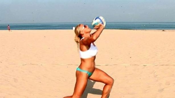 Hvordan sette en volleyball. Utvid armene opp over hodet.