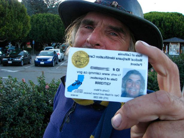 Hvordan å få en medisinsk marihuana ID-kort. Forbered en offentlig utstedt ID-kort.