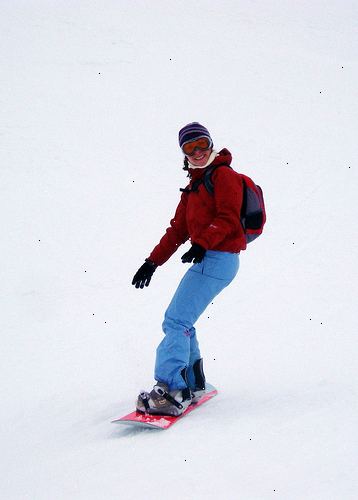 Hvordan snowboard rett uten å fange en kant. Sørg for at du vet hvor alle de flate flekker er før du går på et bestemt løp.