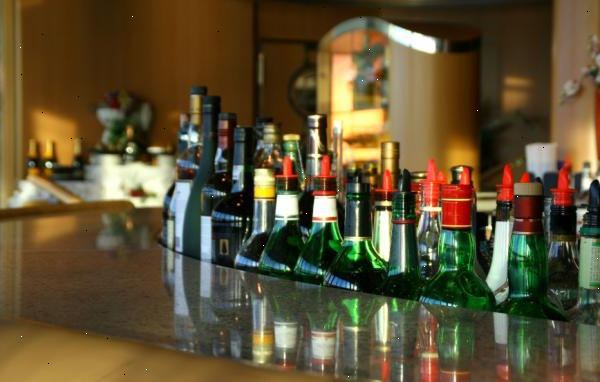 Hvordan minimere kreft forårsaker acetaldehyd eksponering fra alkoholholdige drikkevarer. Unngå alkoholholdige drikkevarer som fører til høye nivåer av acetaldehyd i munnen.