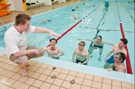 Hvordan skrive svømme leksjon planer for nybegynnere svømmere. Bestem hvilke ferdigheter er mest alderstilpasset å lære nybegynnere svømmere på en daglig basis.