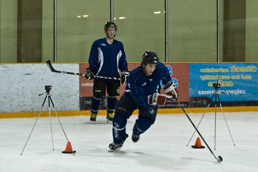 Hvordan hockey powerskate. Kom inn i hockey holdning.