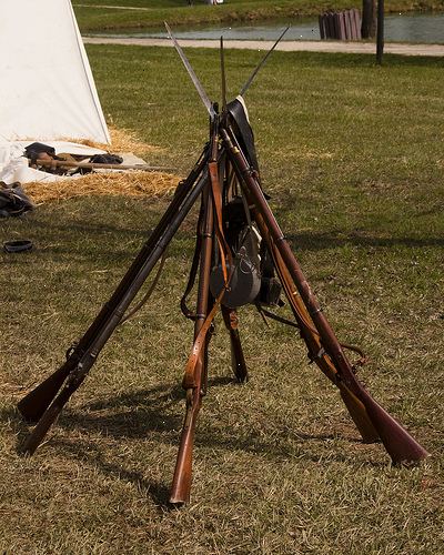 Hvordan å sette sammen et reenacting muskett rensesett. Bestemme kaliber muskett din.