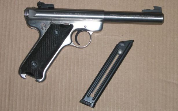 Slik monterer en Ruger mark II. Din pistol skal allerede være satt sammen til fire store komponenter; mottakeren-fat montering (AKA mottakeren), rammen, bolt montering, og hovedkilden husenheten (eller MHA).