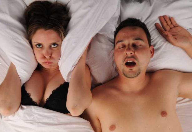 Hvordan å stoppe snorking. Unngå ting som gjør snorking verre, slik som alkohol, sovetabletter, og rik mat før sengetid.