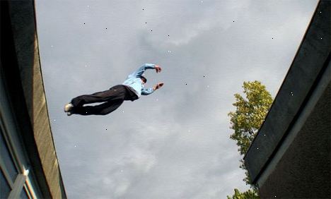 Hvordan komme i gang i parkour eller free running. Praksis landing og bølgende bevegelser.