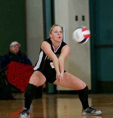 Hvordan bump en volleyball. &#39;Komme i posisjon.