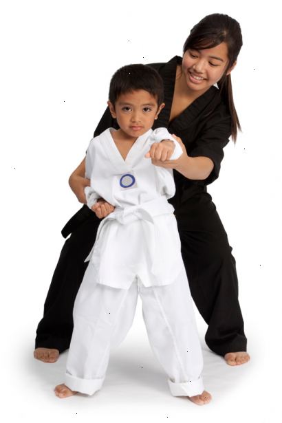 Hvordan velge en taekwondo skole. Se etter avvik mellom kunst og skolen.